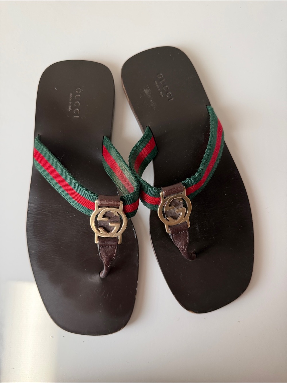 Gucci Brown Leather Flip Flops with Green and Red Webbing